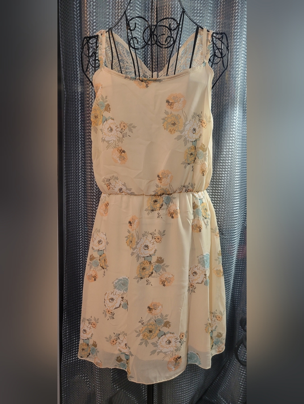 Charlotte Russe Cream Floral Spaghetti-Strap Mini Dress